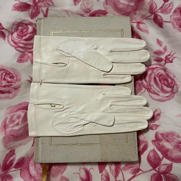 Vintage Girls Lavabile Floral Embroidered Gloves - Picture 2 of 4